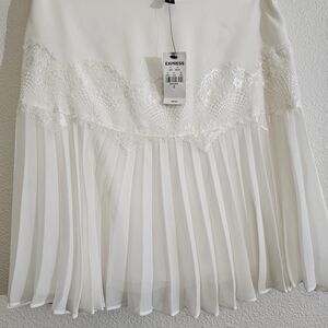 Express NWT Skirt Size 0 White Pleated Lace